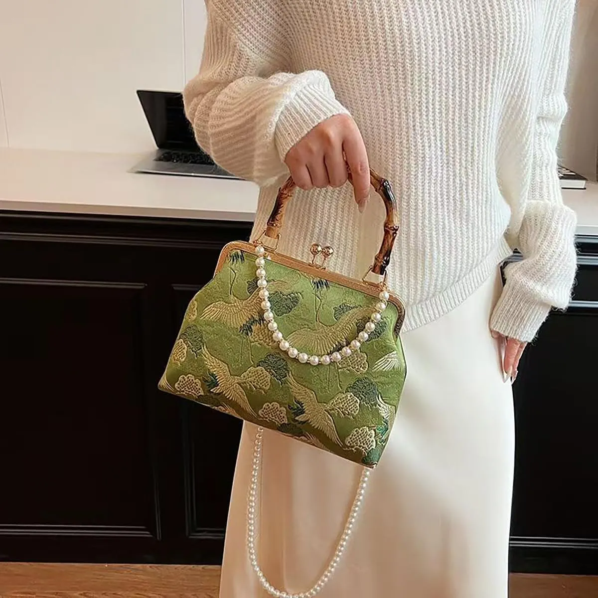 Chinese women's bamboo knot handbag, vintage embroidered pearl chain diagonal cross bag, banquet and wedding