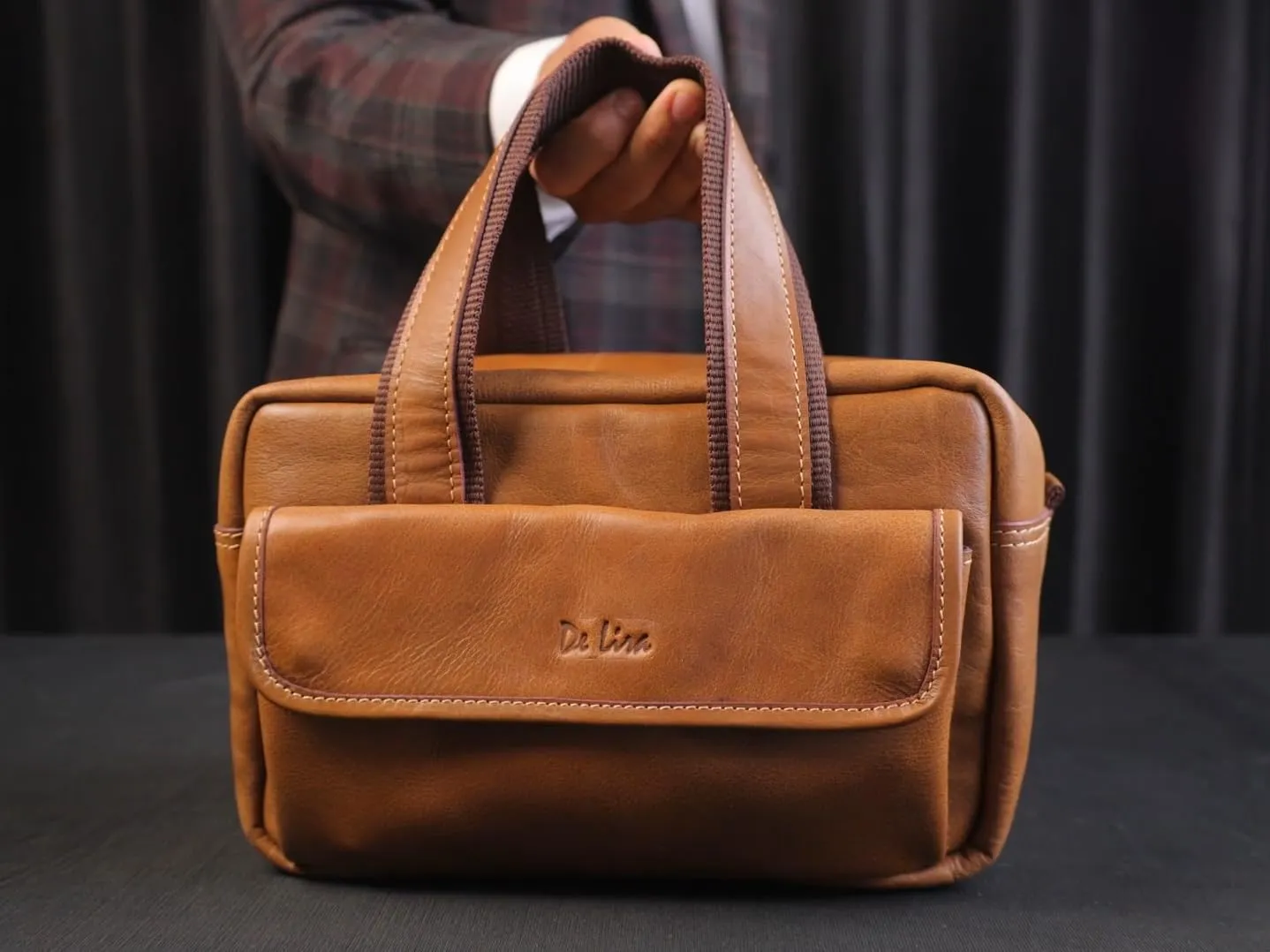 Luxurious Full-Grain Leather Toiletry Bag with Magnetic Snaps - Spacious 10X6X5.5 Travel Organizer for Men & Women with Reinforced Stitching and Sturdy Interior Lining