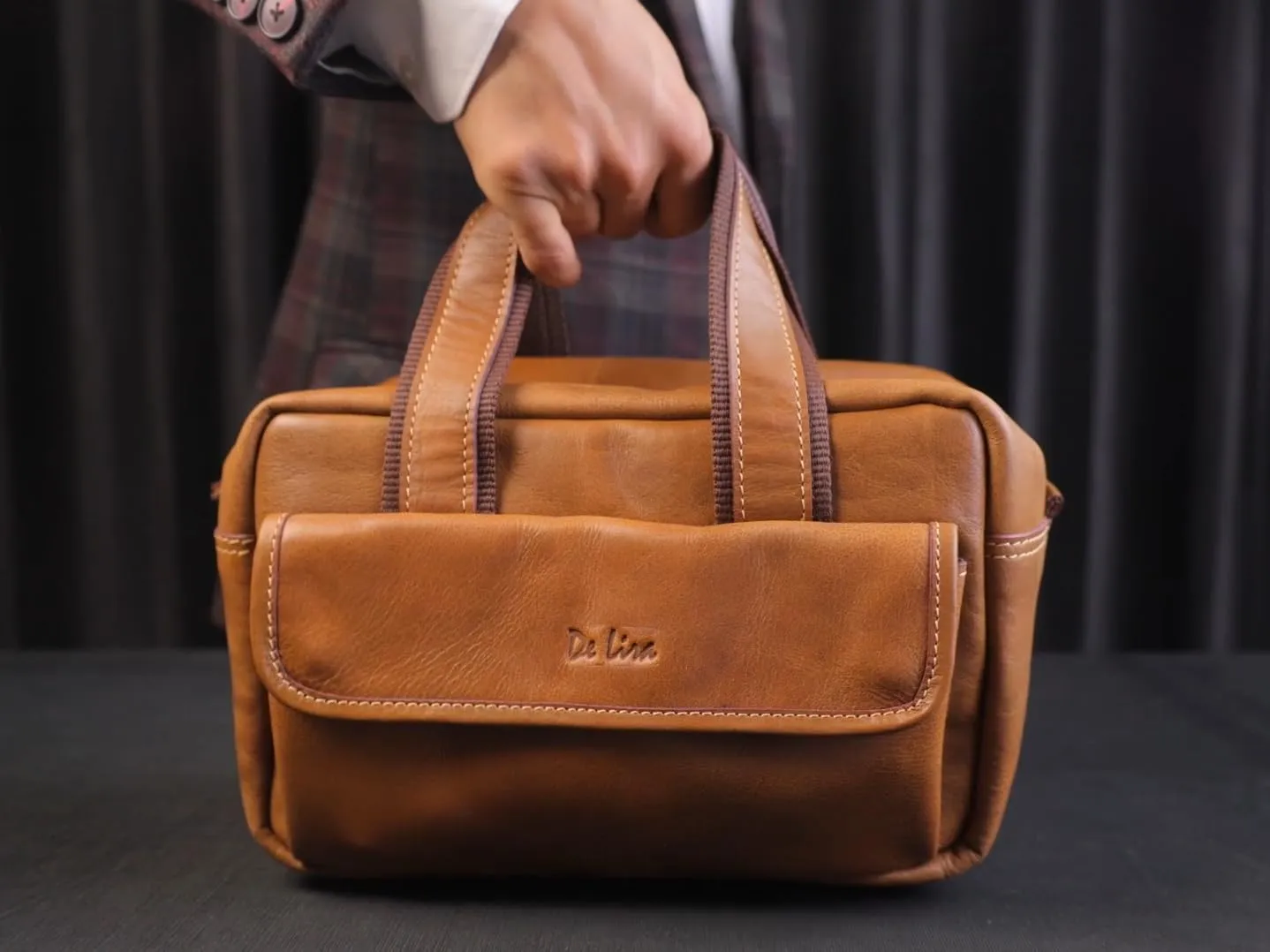 Luxurious Full-Grain Leather Toiletry Bag with Magnetic Snaps - Spacious 10X6X5.5 Travel Organizer for Men & Women with Reinforced Stitching and Sturdy Interior Lining